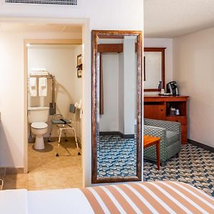 Double Room Mobility Accessible Tub